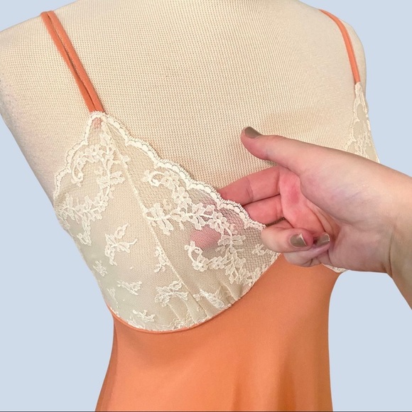 Vintage 1970s Miss Elaine Coral Nightgown and Robe Set - Picture 7 of 16